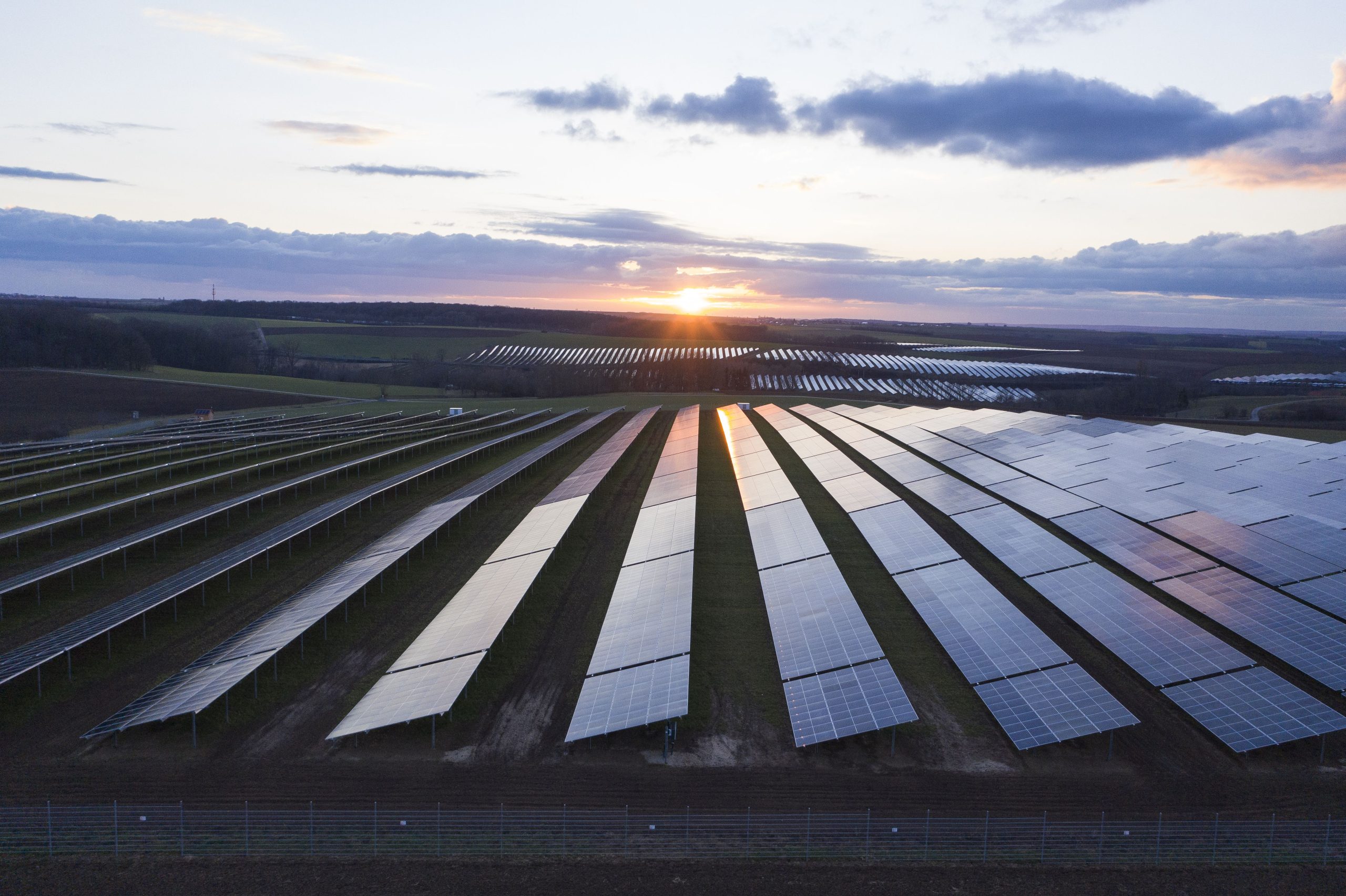 Die N-ERGIE baut kräftig an der Energiewende. Der Solarpark in Wässerndorf ist eine von aktuell 30 Freiflächen-Anlagen der N-ERGIE.
